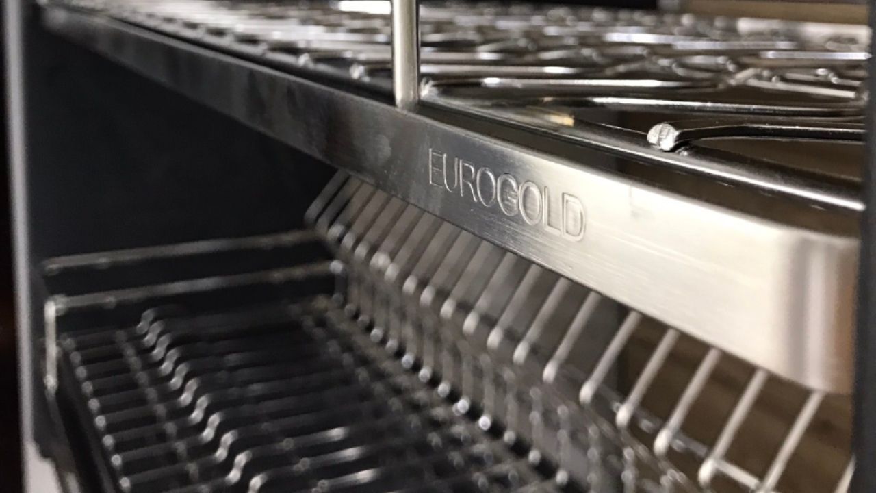 Chất liệu inox cao cấp tạo nên độ bền vượt trội của giá bát Eurogold