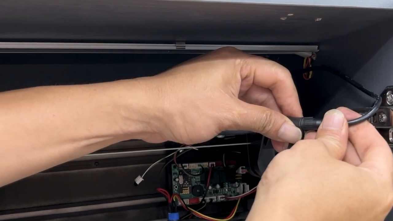 Đấu nối bộ chuyển đổi nguồn Adaptor và cài đặt phụ kiện cho giá bát nâng hạ điện Eurogold