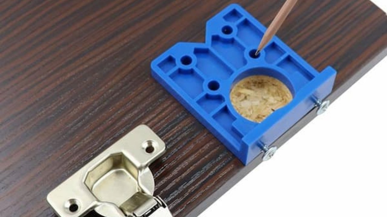 Xác định vị trí và đo đạc kích thước khoét chén bản lề