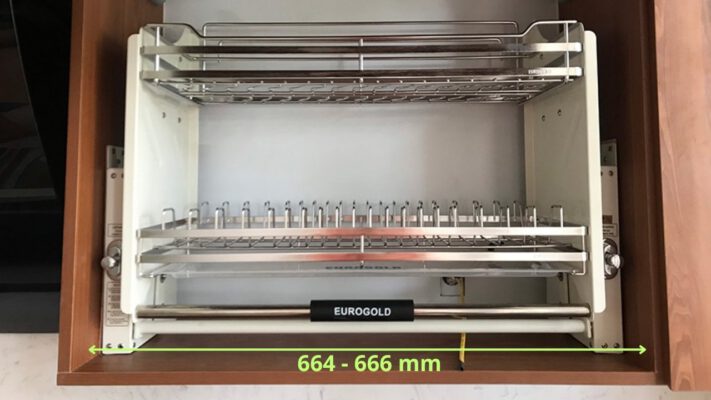 Chiều rộng lọt lòng (Thông thủy) của giá bát nâng hạ Eurogold cho khoang tủ 700mm